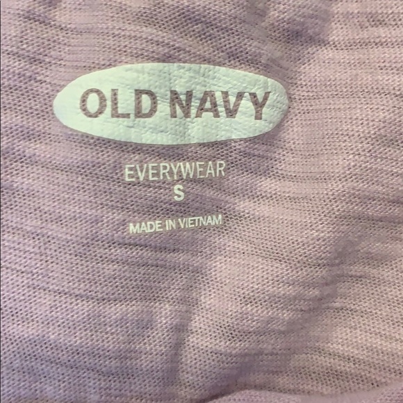 I’m selling a Oldnavy shirt - Picture 2 of 3
